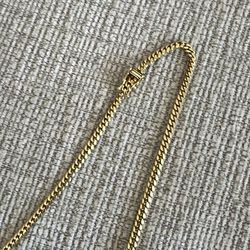 Cadena de oro 10k pesa 17 GM .