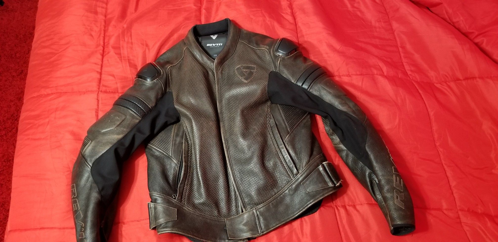 Revit akira vintage store