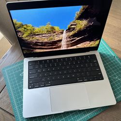 MacBook Pro M3 Chip 14” 512GB SSSD