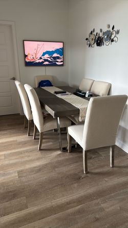 Free dining room table and chairs set
