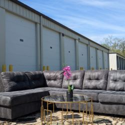 🛋️💥 Ashley Charcoal Sectional 💥 Free Delivery And Financing Available!