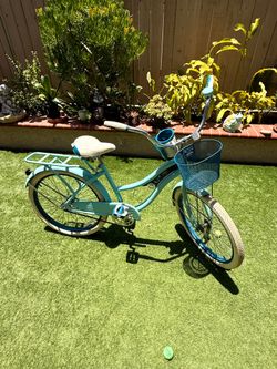 Huffy Deluxe Beach Cruiser and bikes