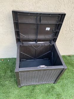 Suncast 22-gallon small deck box/storage seat - See My Other Deck Box - See My Items 😎