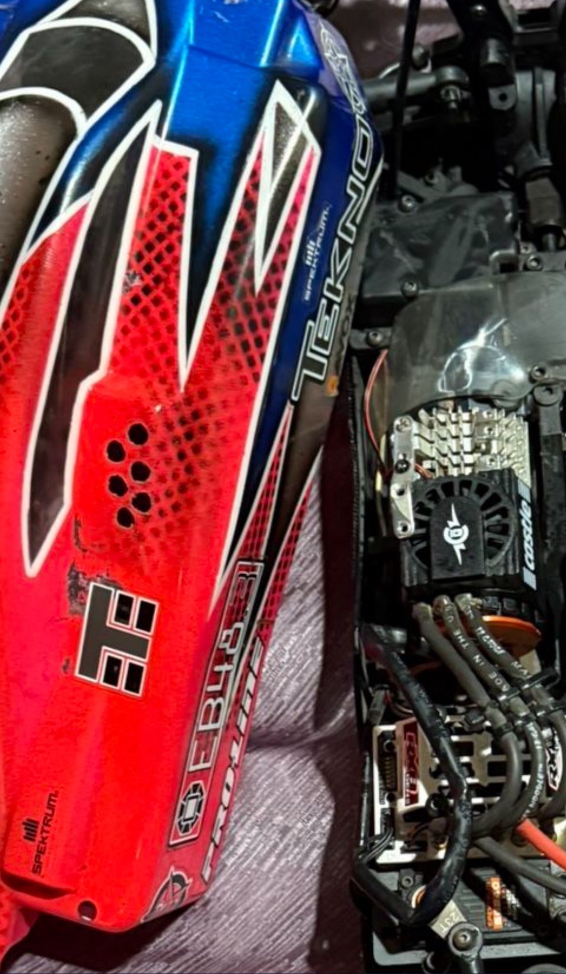 TEKNO EB48.3; Servo Spektrum S6240