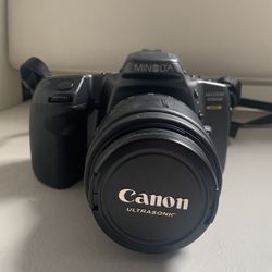 MINOLTA CAMERA MAXXUM 550SI SLR FILM CAMERA WITH 70-210MM F/4.5-5.6 TAMRON LENS AUTO & MANUAL