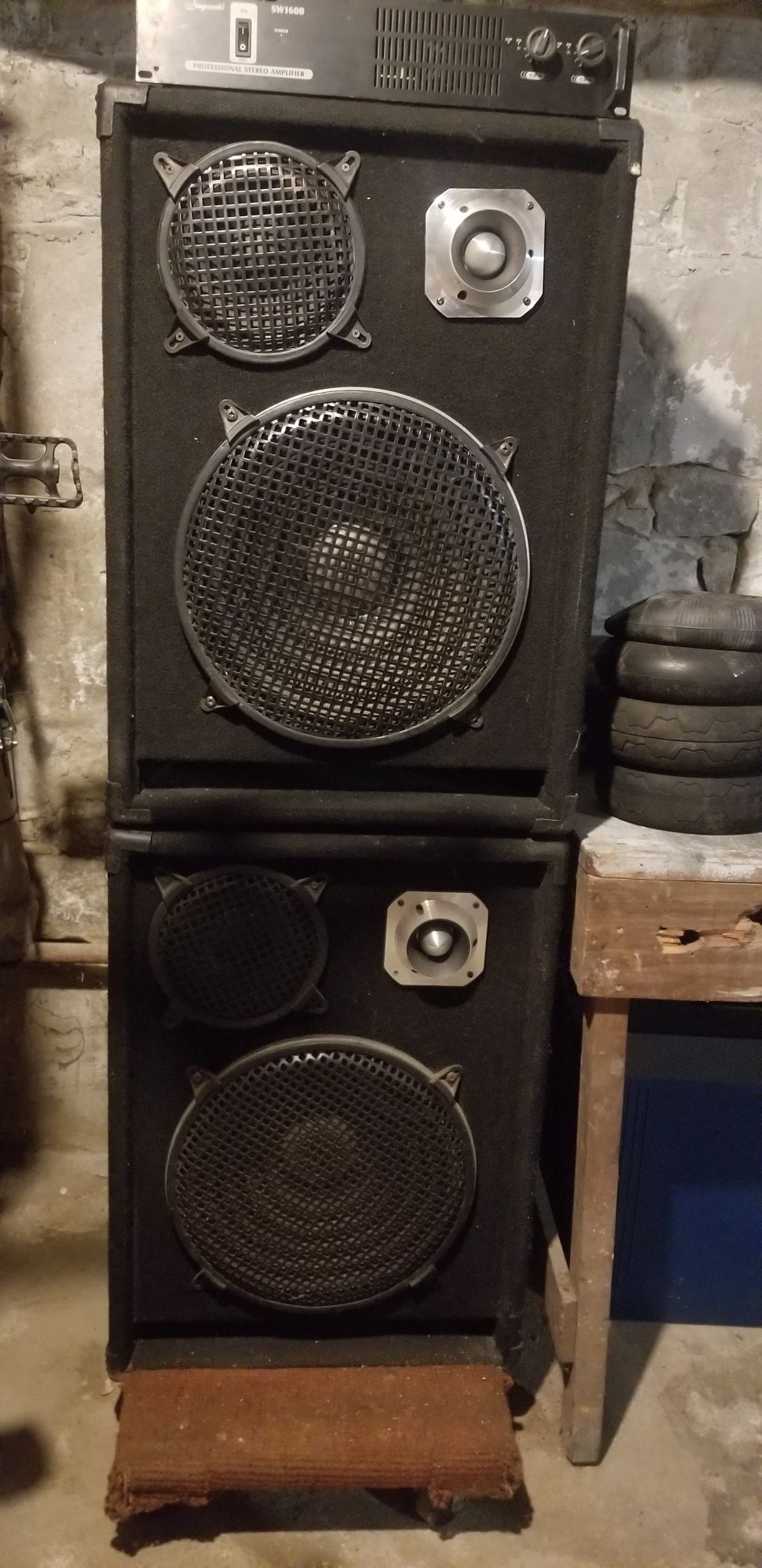 Club / dj speakers and amplifier