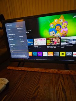 Vizio 24 inch HD Smart tv with remote