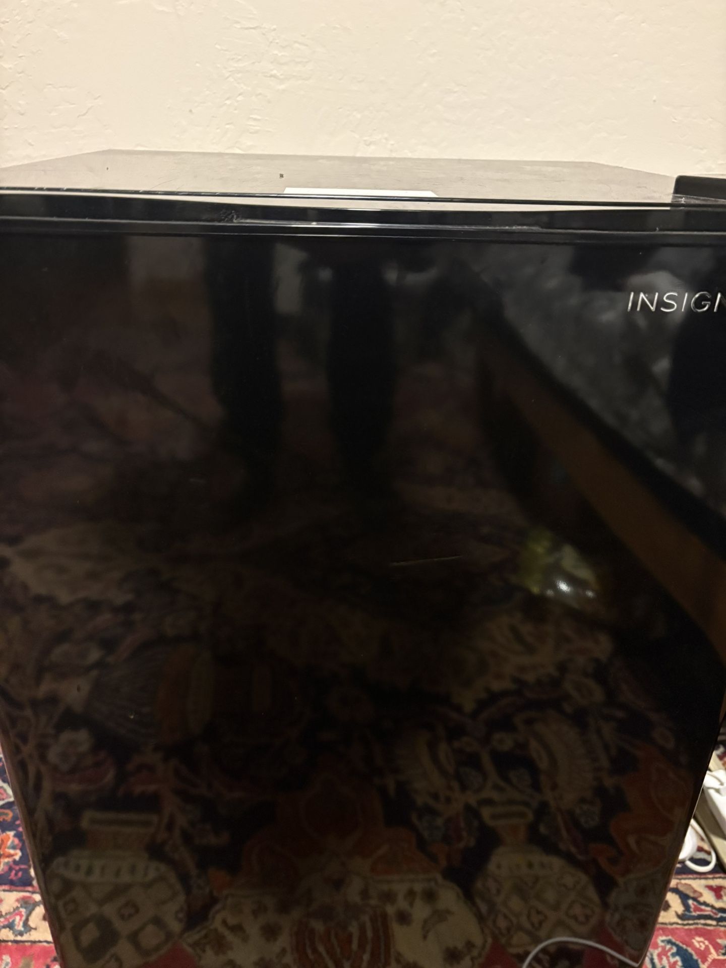 Insignia 2.7 Cubic Ft Mini Fridge