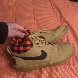 Nike Court Borough Premium Mid Wheat Plaid Flannel Size 10.5 US Men’s