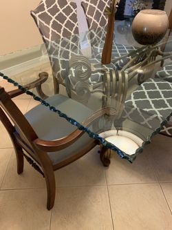 Beautiful glass and metal diningroom table 8 chairs