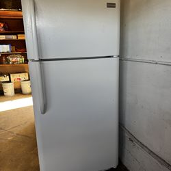 Frigidaire Refrigerator white  20.5 cu ft