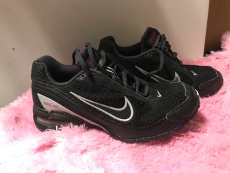 Nike girls tennis shoes size 5.5