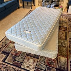 Xl Twin Mattress/box Spring /metal Frame 