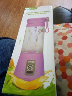 Re-- chargeable hand blender