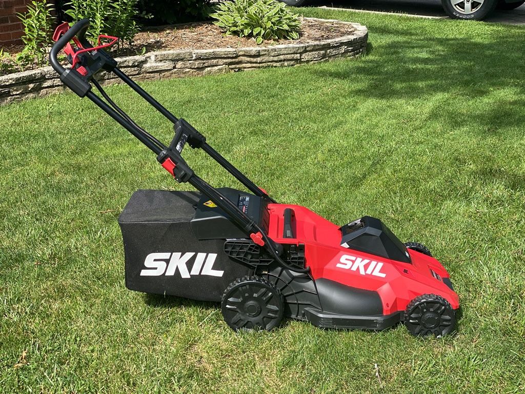 NEW Battery Powered Lawn Mower Self Propelled W/ Battery & Charger, 20 inch !