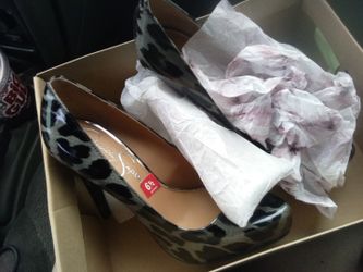 Jessica Simpson pumps