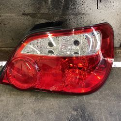 2004-2005 Subaru Impreza WRX Sedan RH Passenger Tail Light