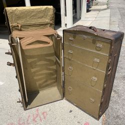 Antique Trunks 