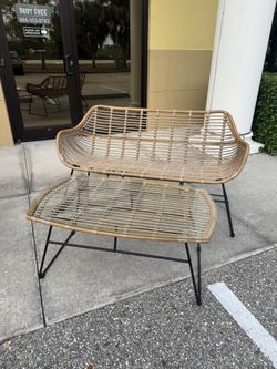 Loveseat and table (FREE 24H DELIVERY)