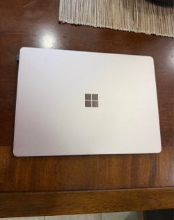 Microsoft surface laptop Go 12.4 touchscreen (Rose Gold)