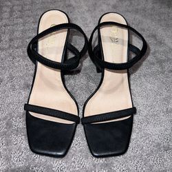 Miss Lola Heels Womens
