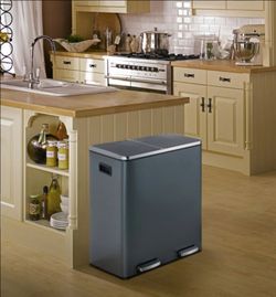 Double  trash  can