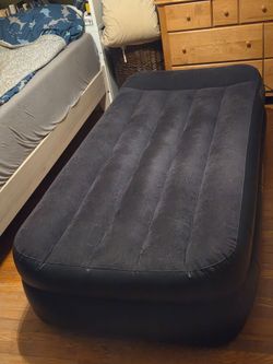 16" Twin air mattress with built-in pump