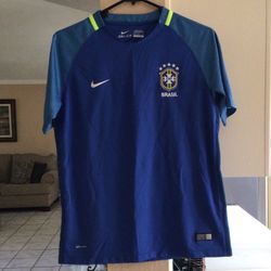 Camiseta  Nueva Sin Etiqueta  Equipo de Brasil  Size XL De Jr  $20