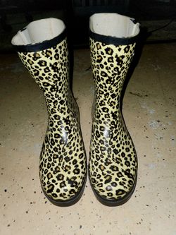 Women's rainboots size 9