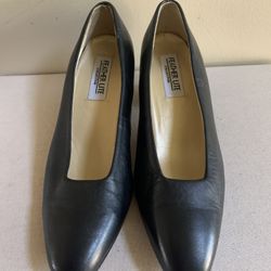 Feather Lite Collection Low Heel Pumps Size 8