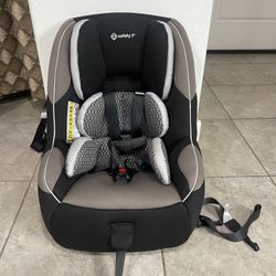 Safety 1st Guide Convertible Car Seat, Fits 3 Across, Forward Facing and Rear Facing, Chambers