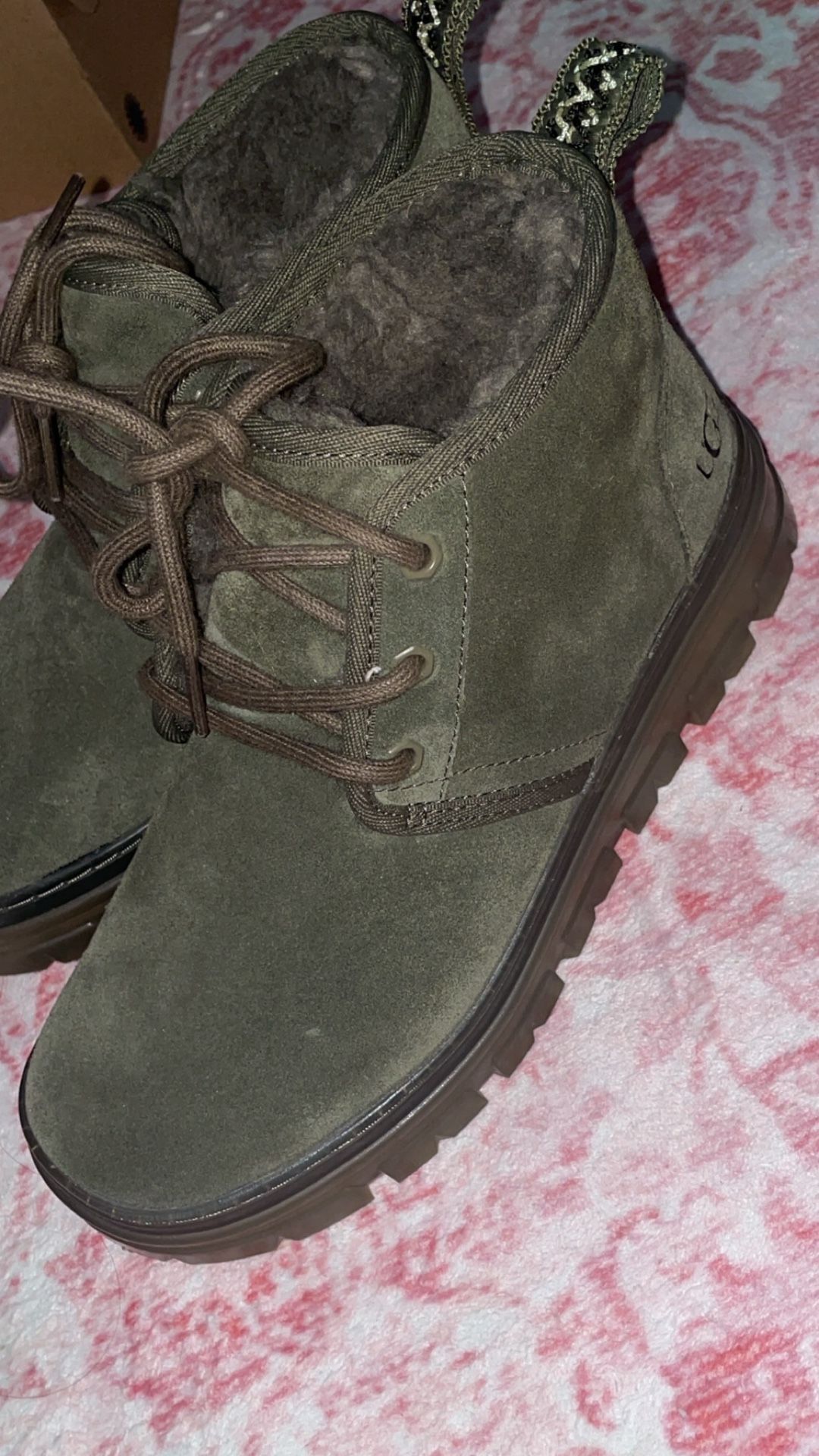 UGG