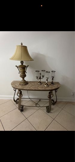 Consola con adornos x 80$