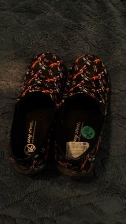 NEW Very comfortable clogs ( patent leather)