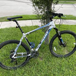 Giant Talon Mountain bike 27.5” $500