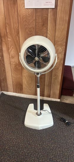 Vornado FVAN Sr. White Vortex Fan: 3 Speeds, Adjustable Tilt, Quiet Operation, 613 CFM, 9.75" Blade, Electric, 100-300 sq. ft.