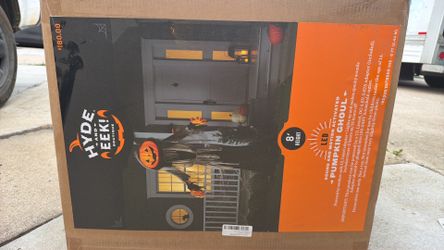 Pumpkin ghoul 8 feet tall with motion voice activition