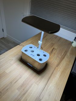 AeroGarden Harvest Elite 6 Pod Hydroponic Indoor Garden