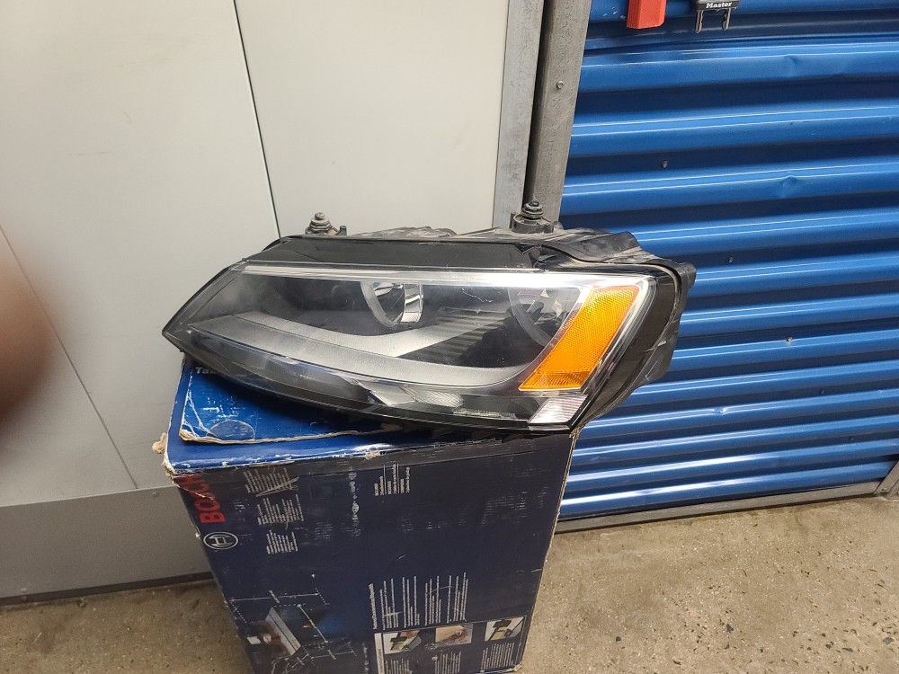2011 - 2016 Volkswagen Jetta Driver LH OEM Headlighr Assembly