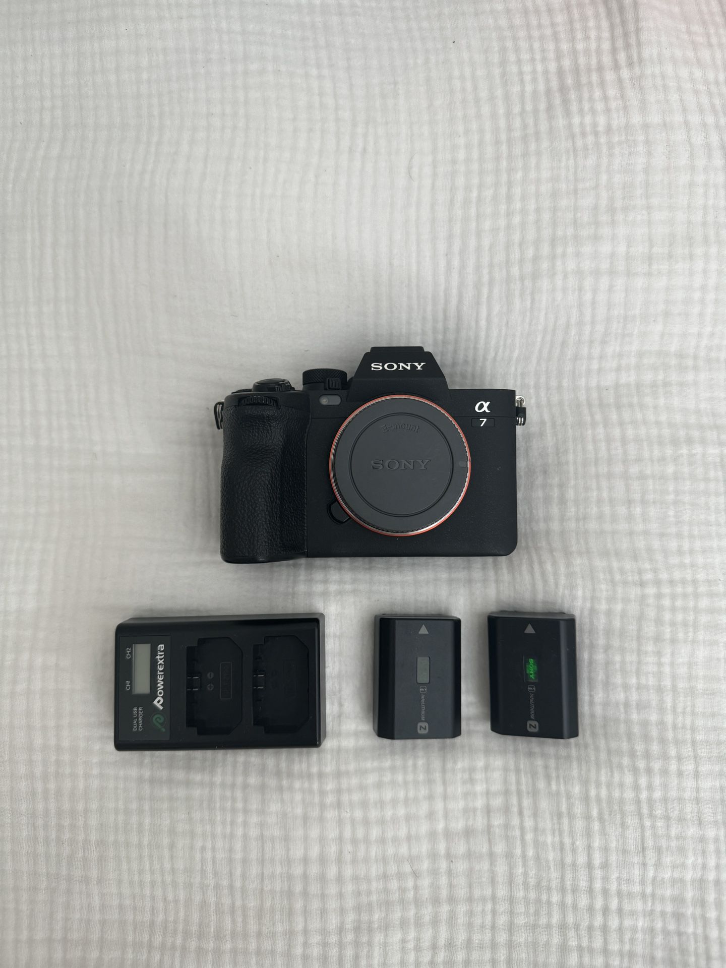 Sony A7IV - Body only / Batteries