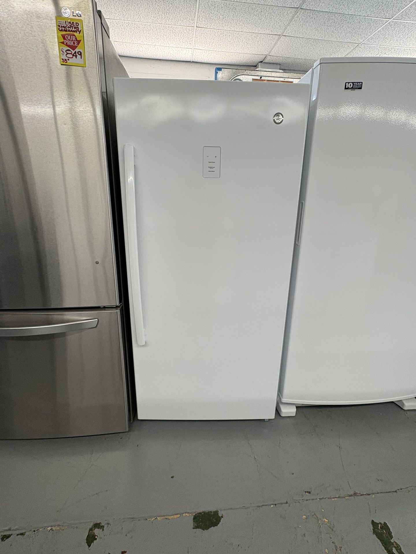 Ge 28 In 14.1 Cu Ft Capacity Freezer