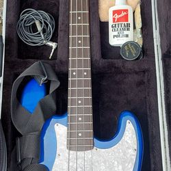 Hamer Slammer Bass Guitar With Hard Case, Strap, and Cable 