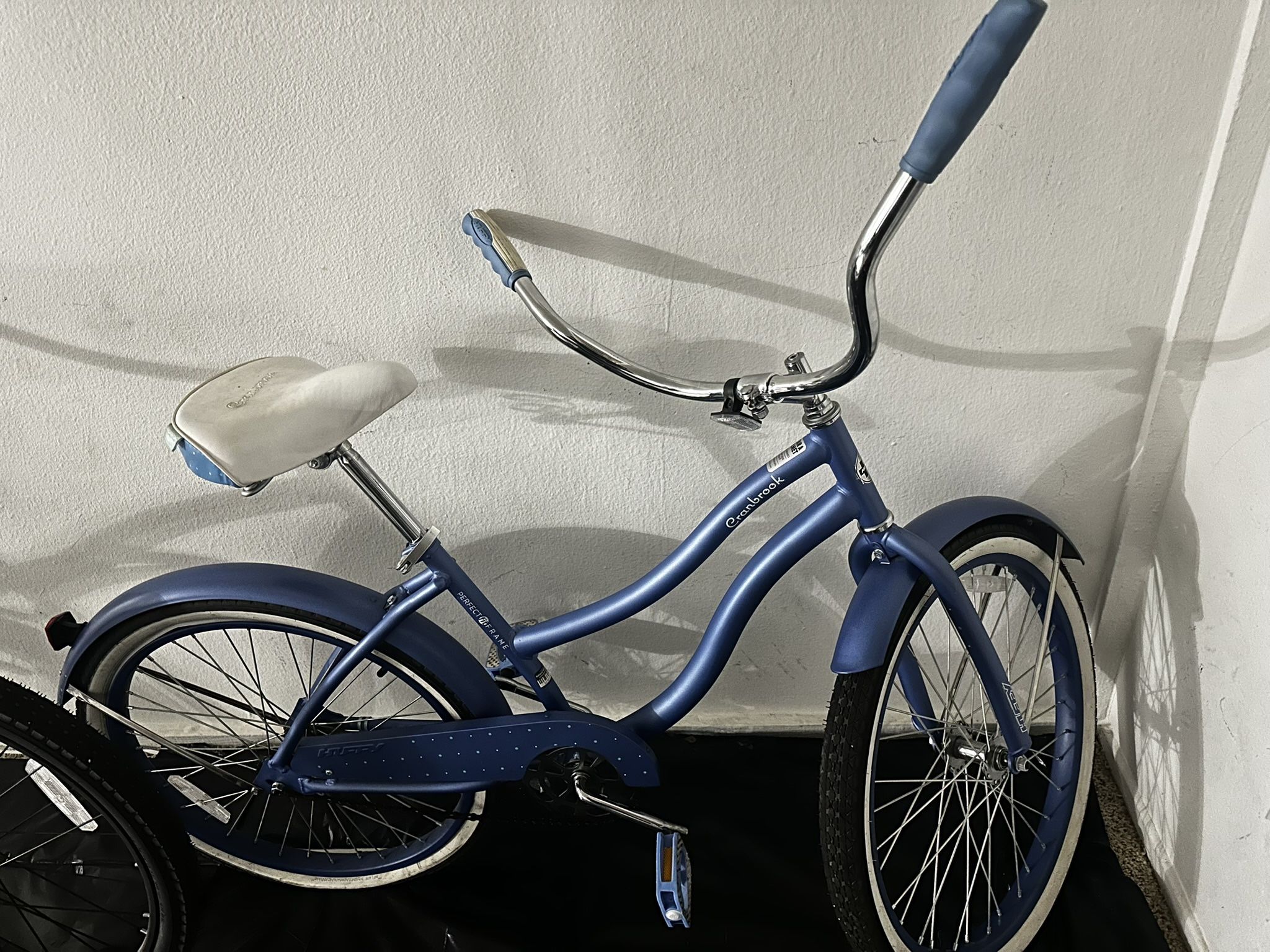 26” Beach Cruiser Bike- Blue (Great Condition)
