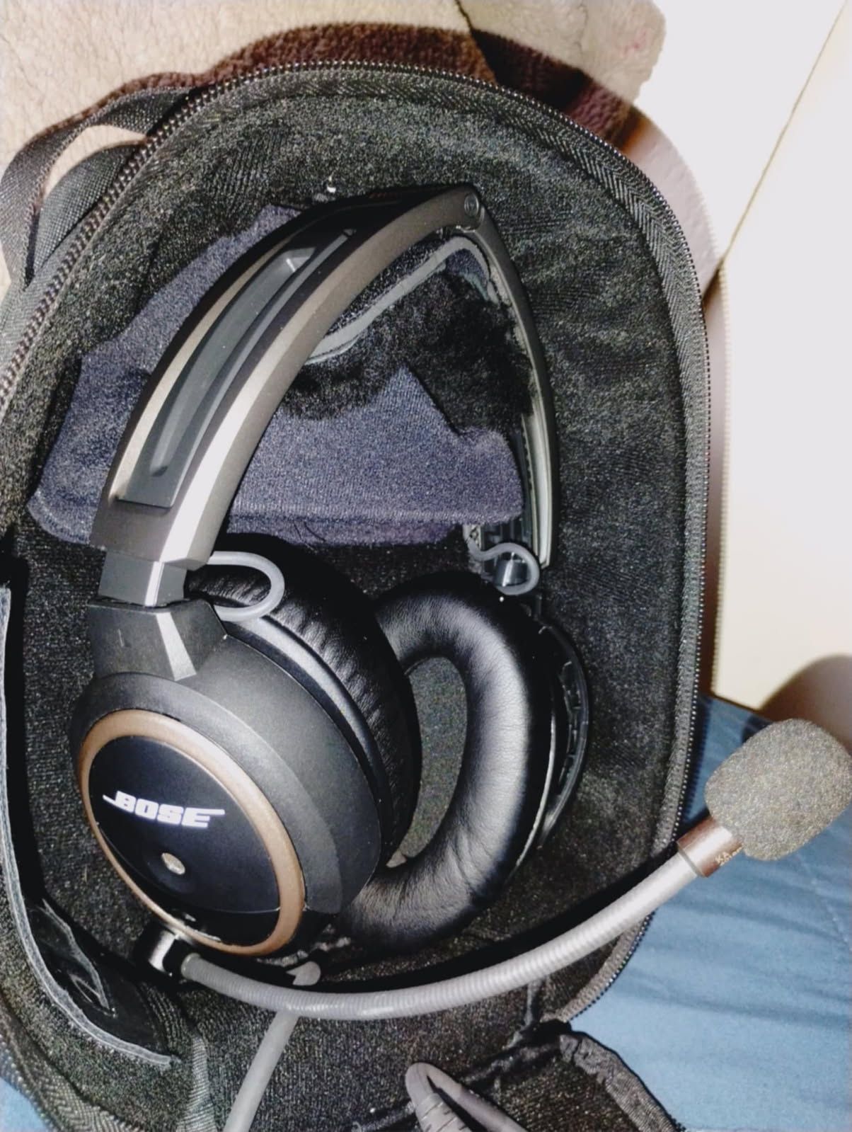 Title: Bose A20 Aviation Headset