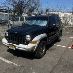 05 Jeep  Liberty  motor, making noise