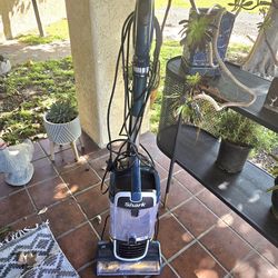 Shark Vaccum Cleaner