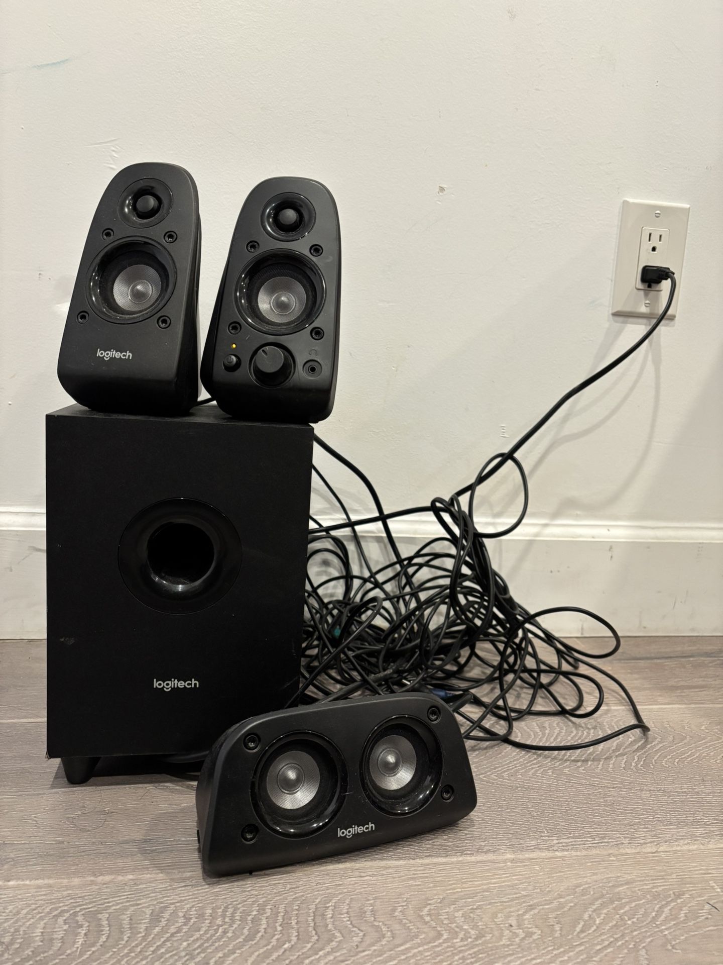 Logitech 5.1 Surround System
