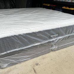 Brand New King Size Simmons Beautyrest Silver 