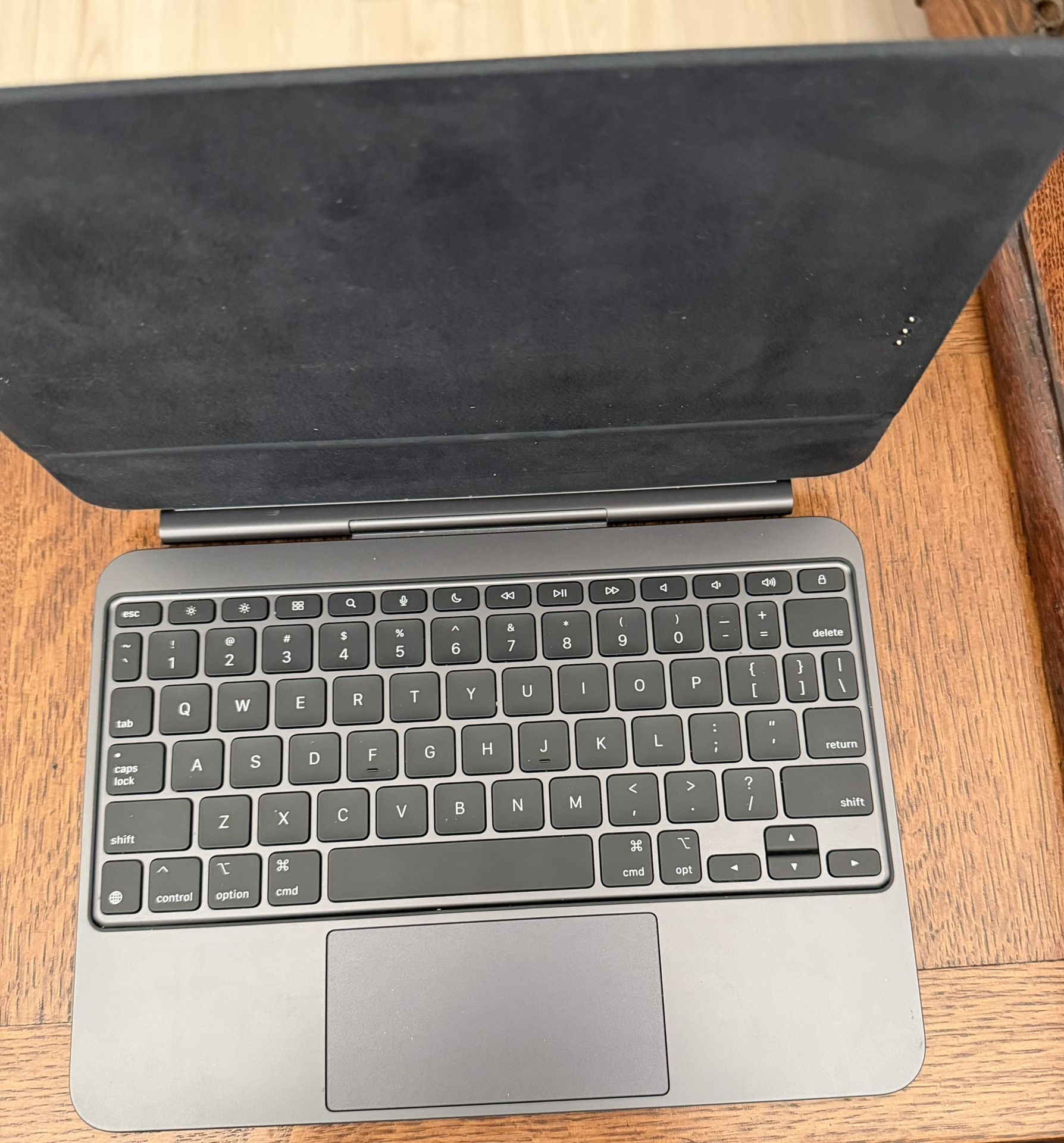 Apple Magic Keyboard 11”