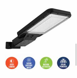 4000 Lumen Solar Dusk to Dawn LED Flood Light